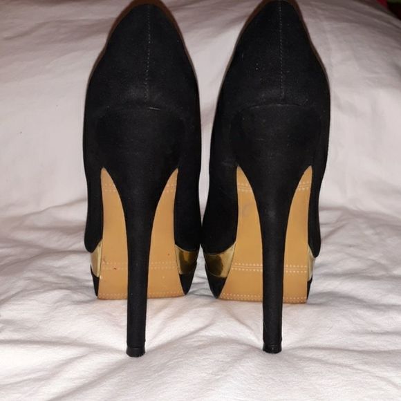 Forever 21 Black Platform Pumps w Gold Accent 6 - Picture 4 of 7